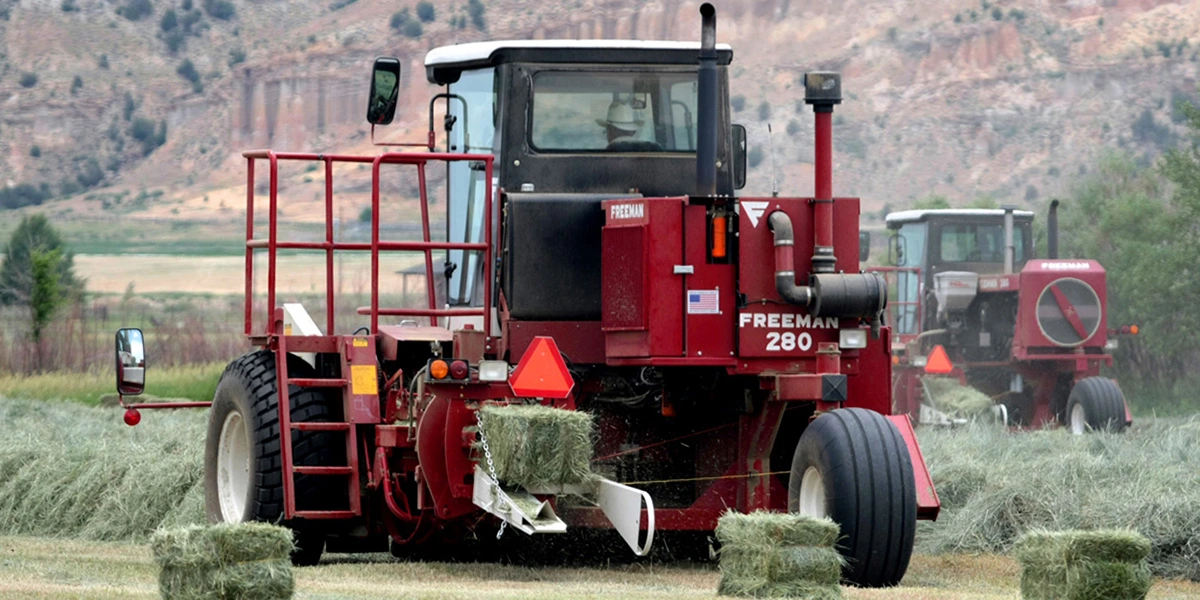 self-propelled baler