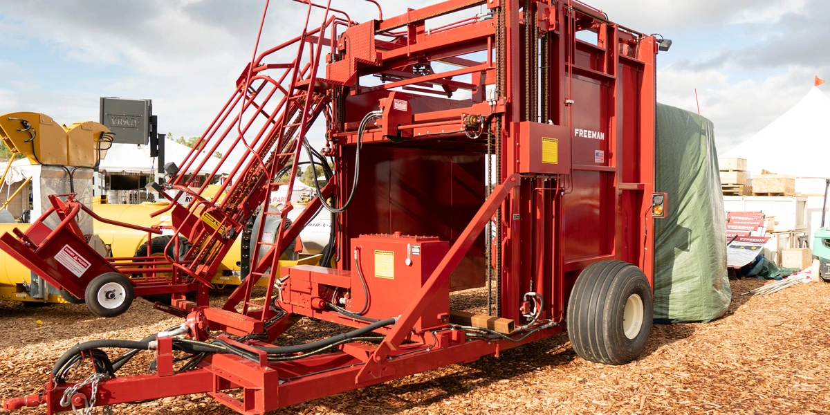 7000 Pull Type Bale Wagon