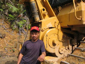 Operator Francis Kus Manjawg loves the additional productivity the Allied arch gives him. More logs, more pay.