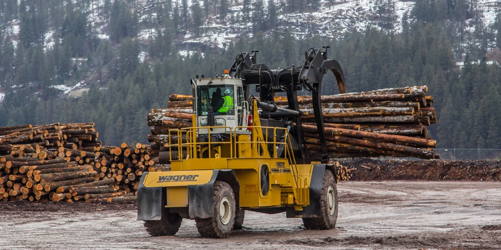 Wagner L490 carrying log load