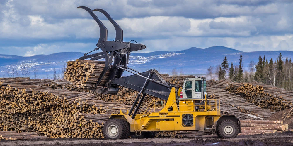 Wagner L4120 with log load raised