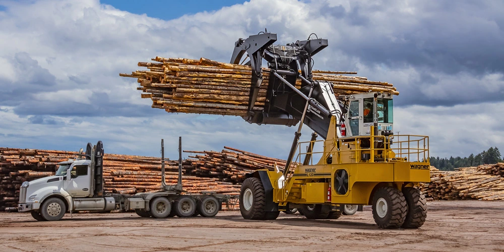L120 logstacker at work 